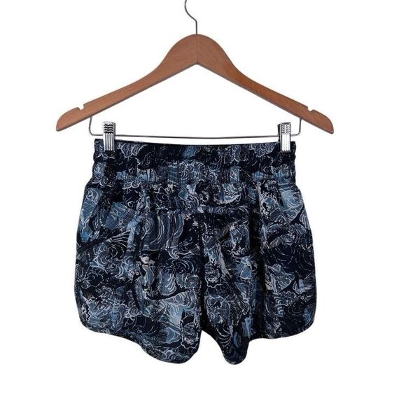 LULULEMON Womens Tracker Shorts Running 4" Lined Life Lines Black 8 - Picture 2 of 9